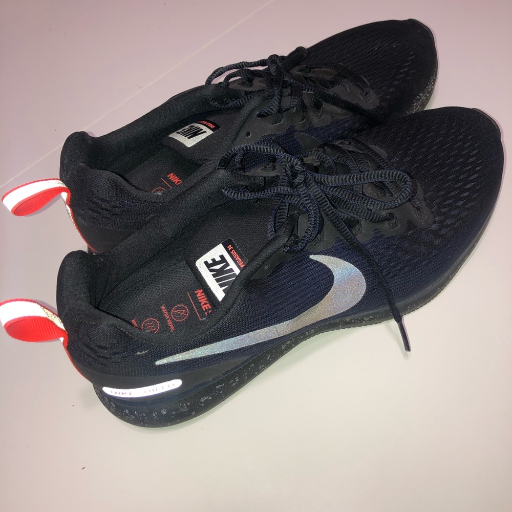 mens nike tennis shoe